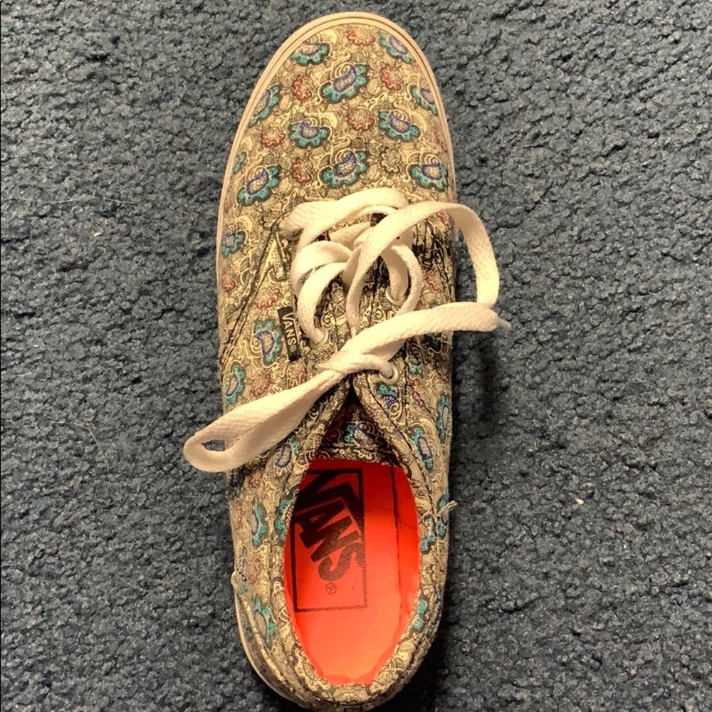 Vans - Picture 2 of 3